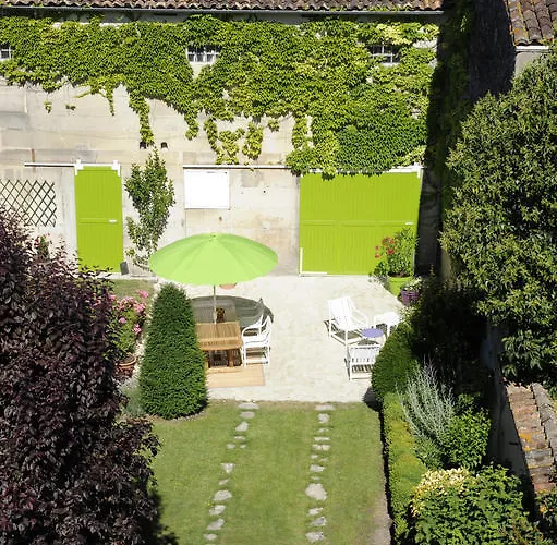 D'hotes Les Tilleuls Bed & Breakfast 4*